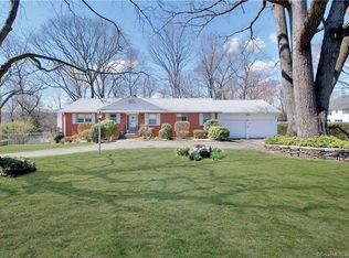 38 Jay Cir, Fairfield, CT 06825