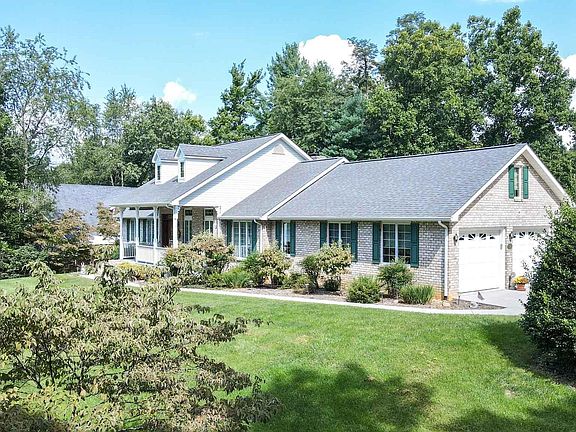 2nd image of 3779 Foxcroft Cir