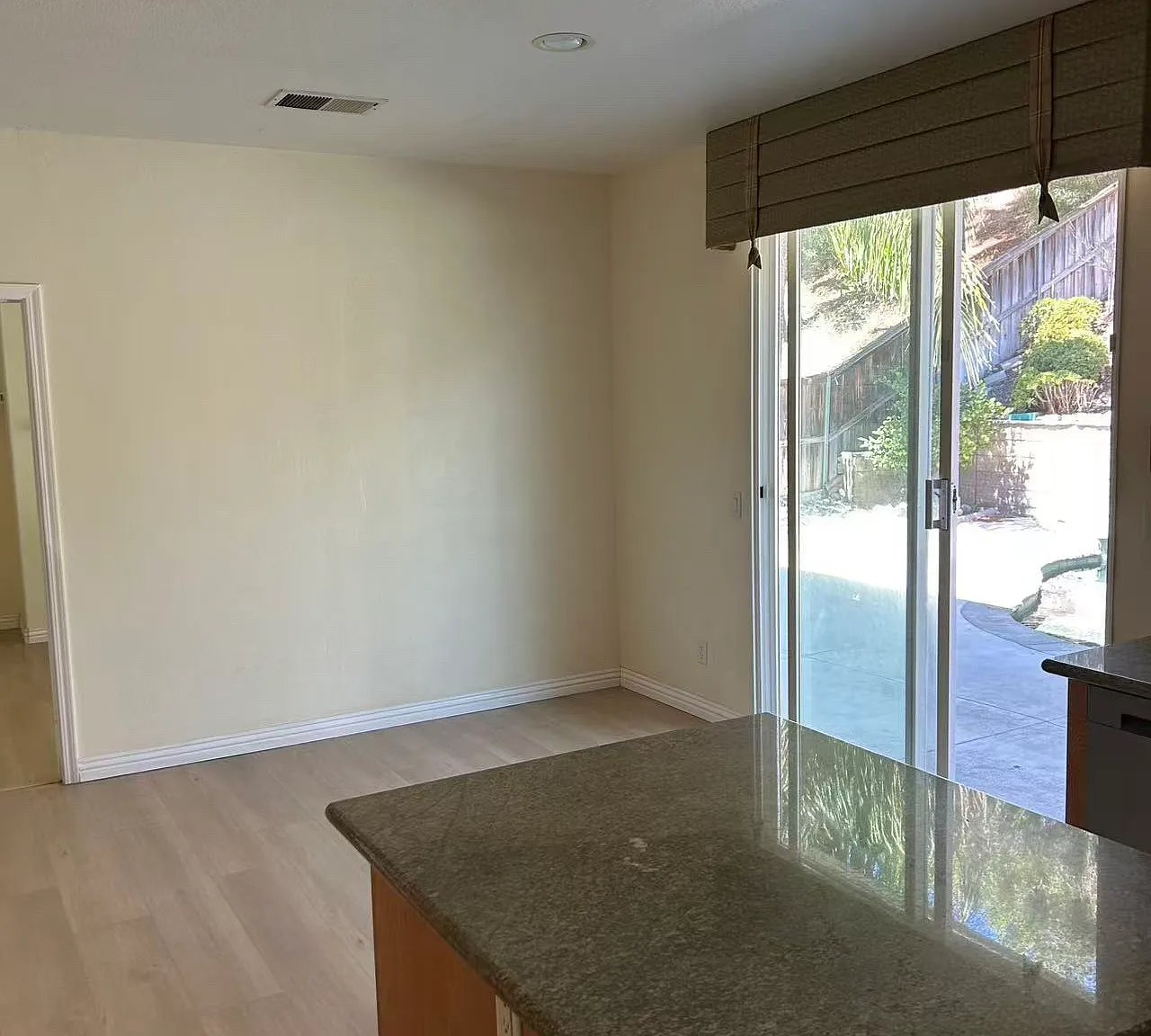6 bed, 2836 sqft, $4,600 — Photo 4