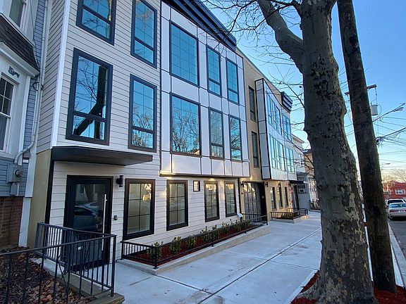 5th image of 125 Lake St #203
