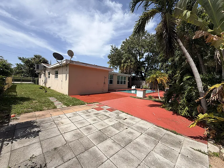 5109 Johnson St — Photo 19