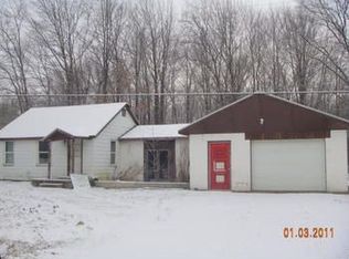 1515 N 7 Mile Rd, Sanford, MI 48657