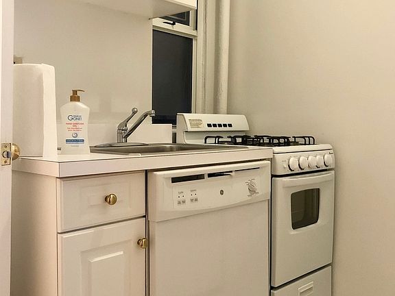 4th image of 428 E 81st St APT 2B