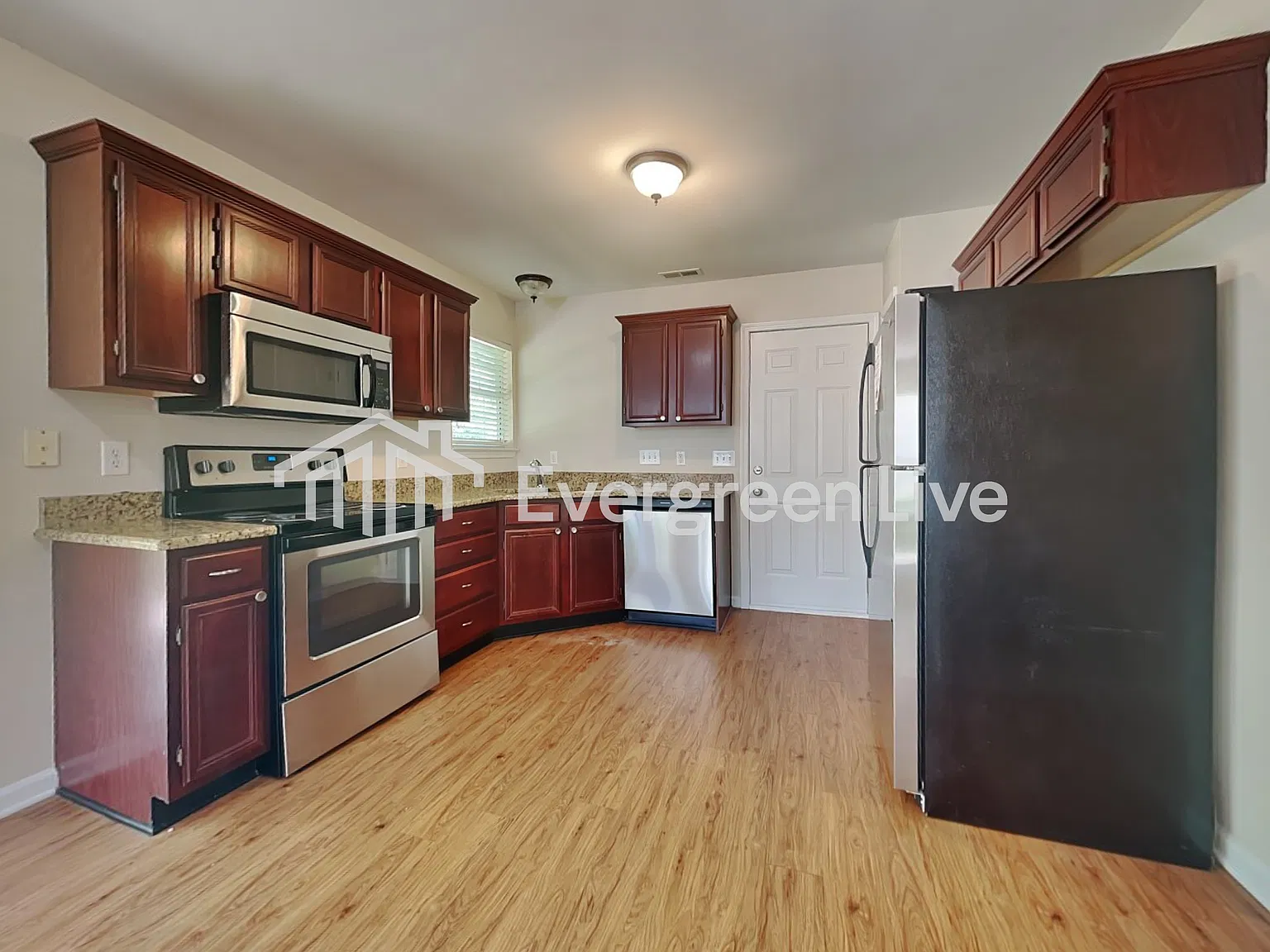 3 bed, 2.5 bath, 1734 sqft, $1,825 — Photo 2