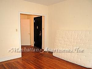 2nd image of 23 W 77th St