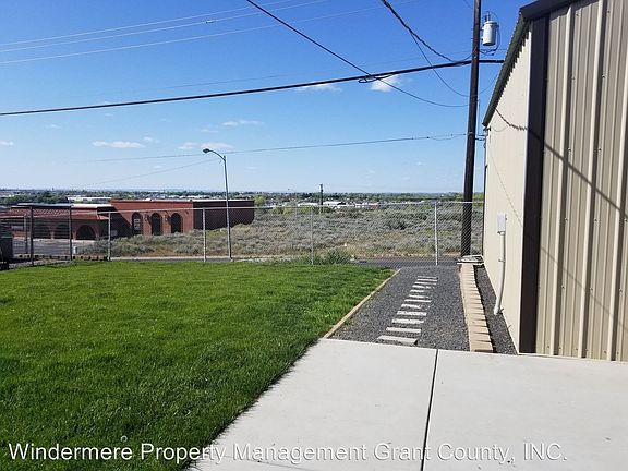 5th image of 1022 E Terrace Ave