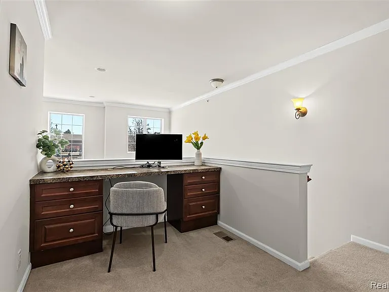 17 N Squirrel Rd — Photo 25