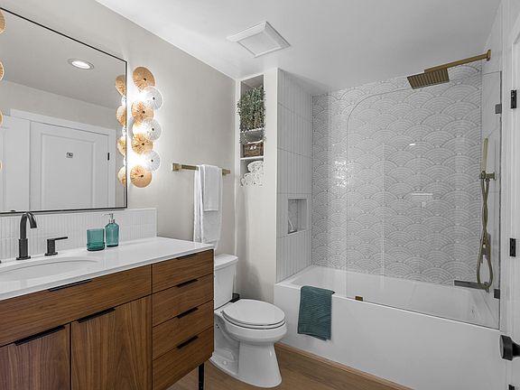 3rd image of 475 Redwood St #1101