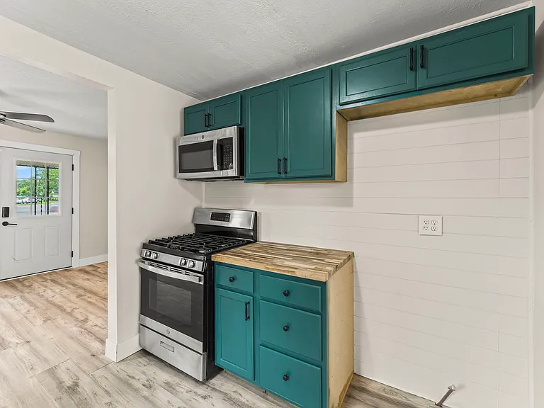 1021 S Maple Ave — Photo 33