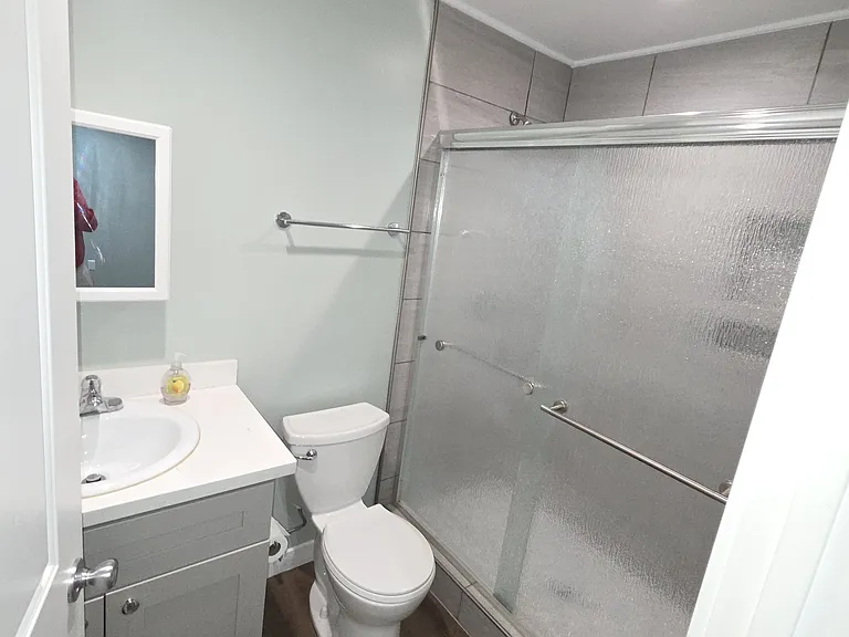 318 E Newman Ave #B — Photo 5