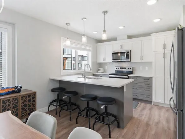 580 S Savanna Blvd NE, Calgary, AB T3J 0Z1