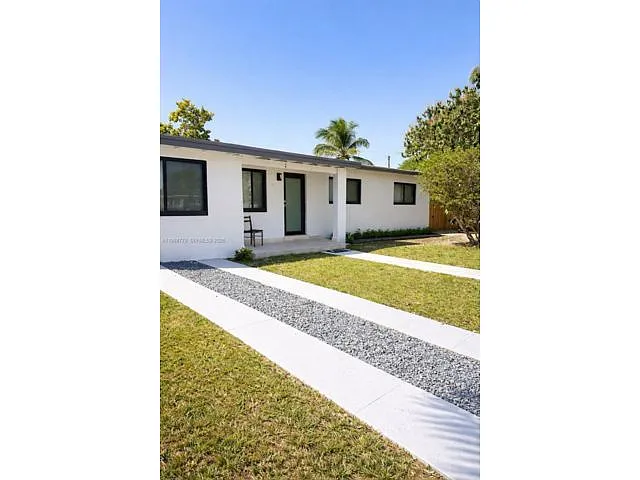 Building Photo - 9831 Martinique Dr