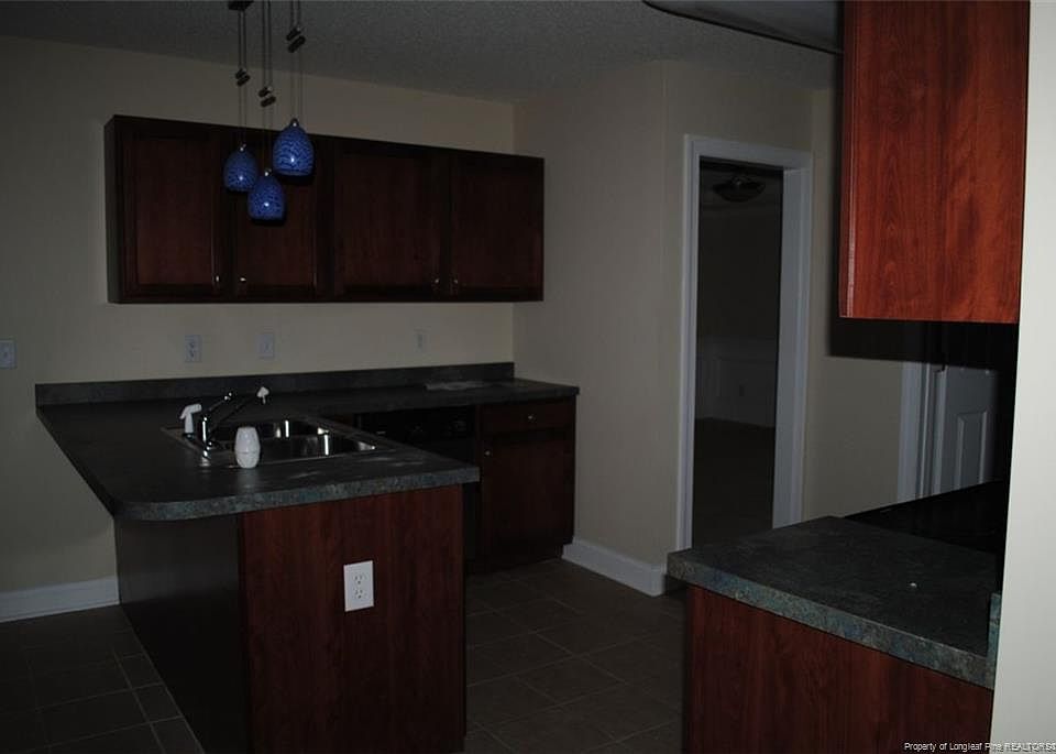 2nd image of 2810 Carolina Way