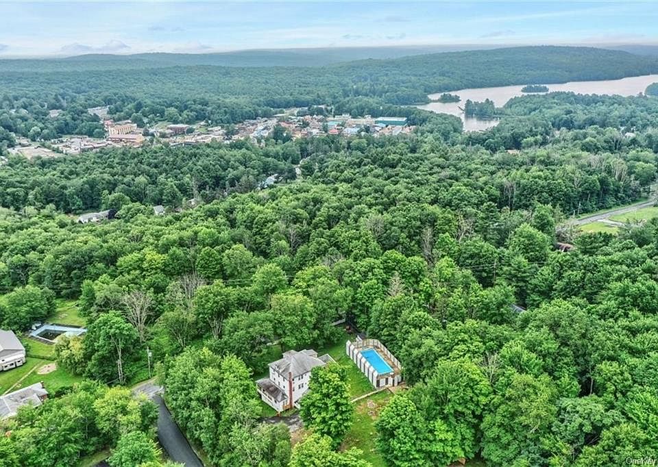 1st image of 275 Vista Dr