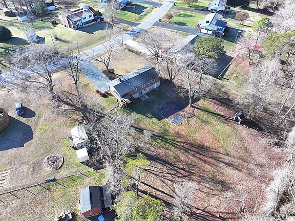 5th image of 206 April Ln