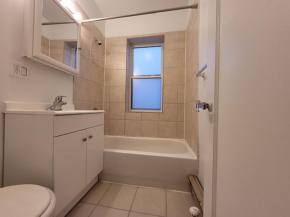 5th image of 2146 N Dayton St APT 204