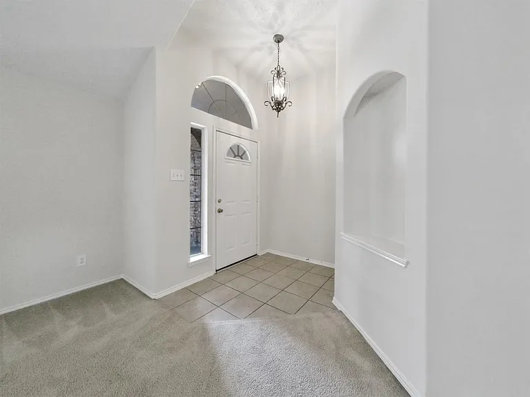 427 Northvalley Dr — Photo 3