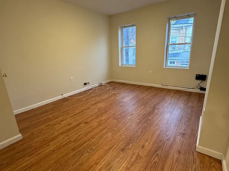 61 Asbury St — Photo 11