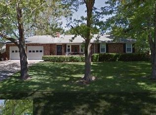 1136 NW Sunset Ln, Topeka, KS 66618