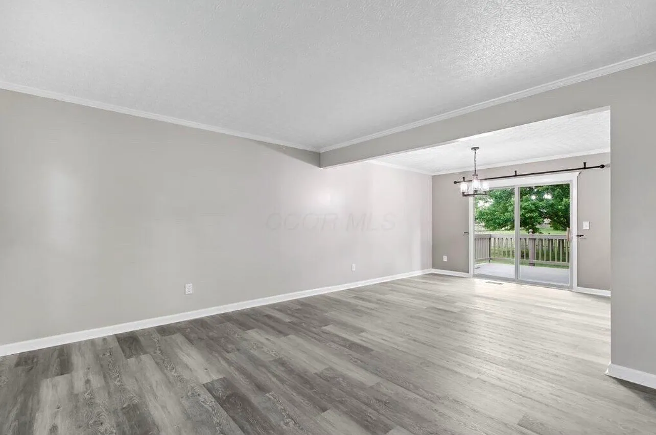 3 bed, 1296 sqft, $2,495 — Photo 2