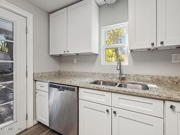 5th image of 4044 Hunter Cir