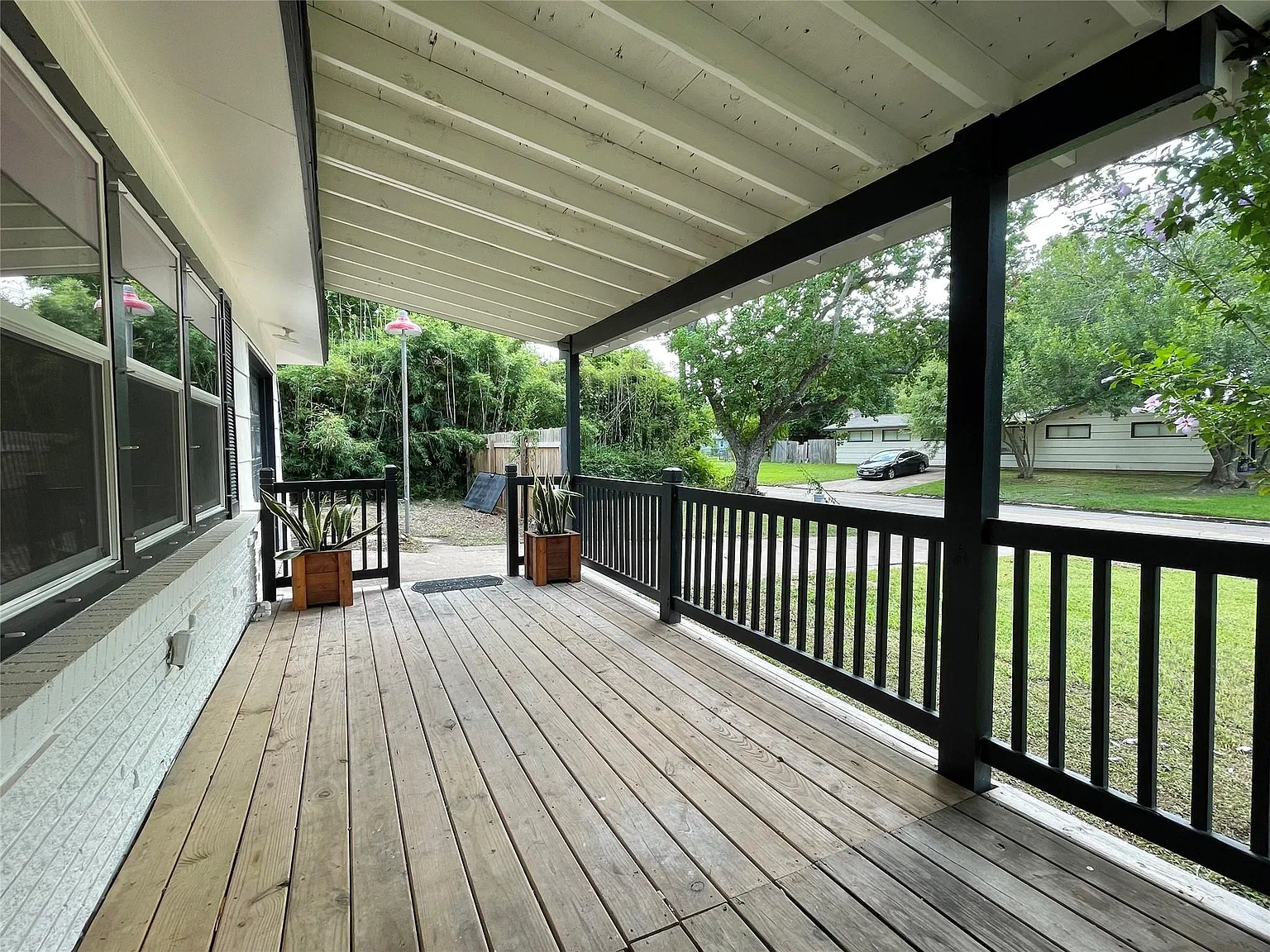 3 bed, 1.0 bath, 1450 sqft, $1,695 — Photo 4