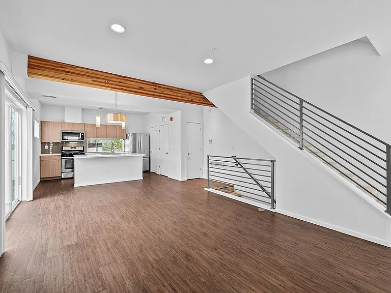 1711 Hooker St #6 — Photo 5