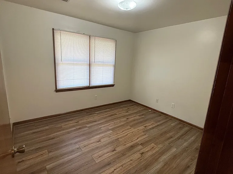 1271 Jaclyn Ln — Photo 4