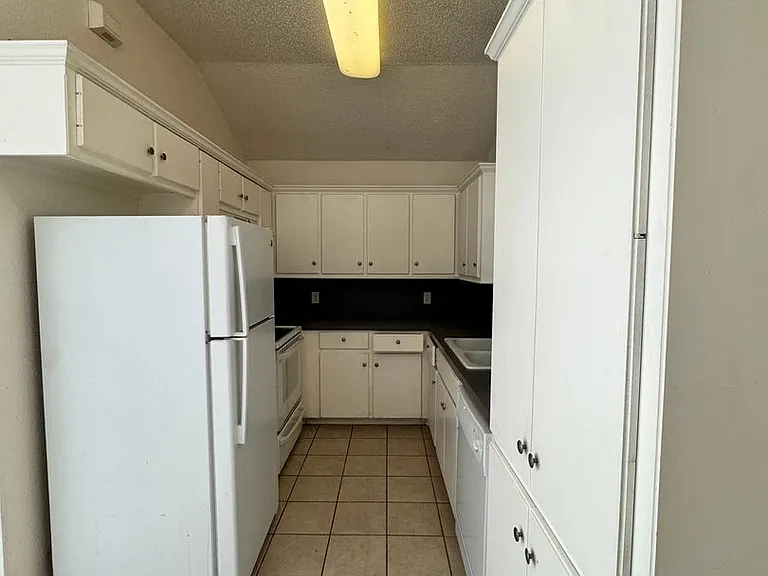 6130 Avenue P — Photo 5