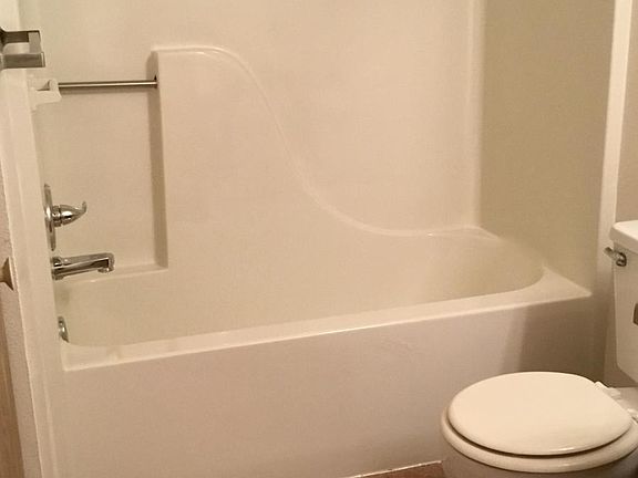 Bathroom tub_02232022