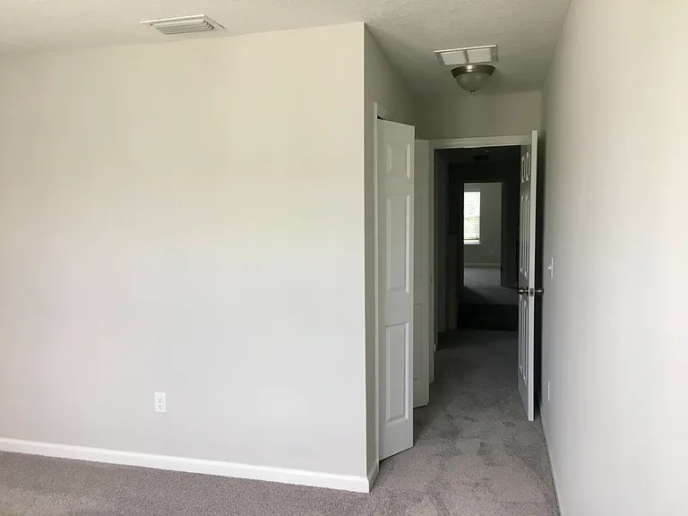 301 Richmond Dr — Photo 3