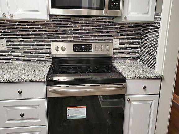 4th image of 3025 Elmwood Ave