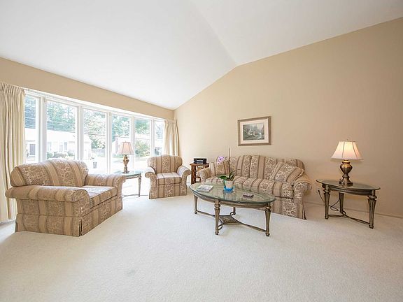 3rd image of 61 Cornehlsen Dr