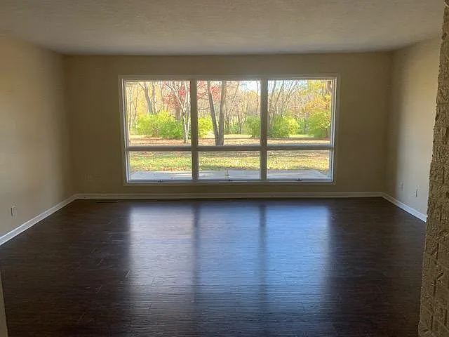 904 N Brookside Ln — Photo 4
