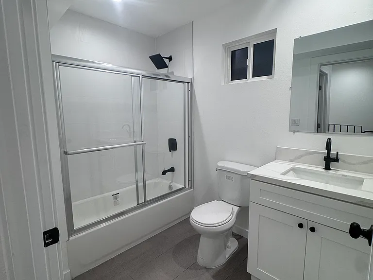 7634 Morella Ave — Photo 10