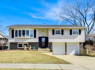 1107 N Greenfield Ln, Mount Prospect, IL