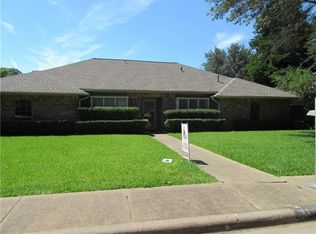 932 Prairie Creek Dr, Desoto, TX 75115