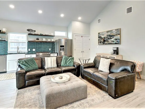 224 E Oaks Ave #Id1023164p, Pt Aransas, TX 78373