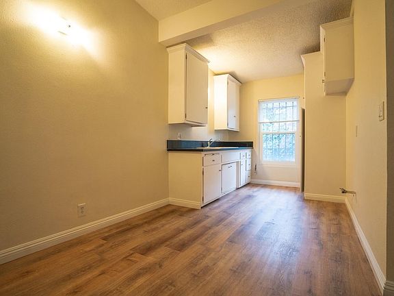 4th image of 7120 S La Cienega Blvd
