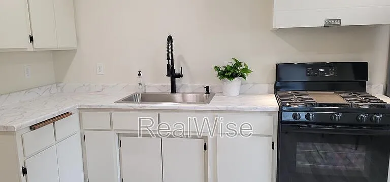 509 NW C St #5 — Photo 6
