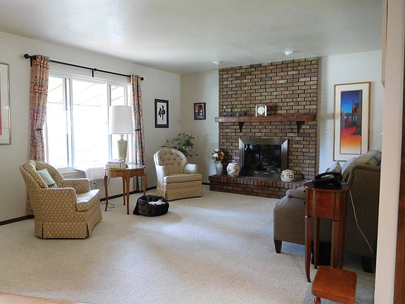 2nd image of 3024 Rockborough Ct