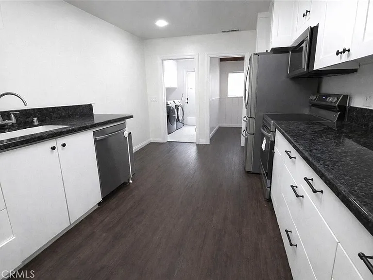 17322 Keswick St — Photo 7