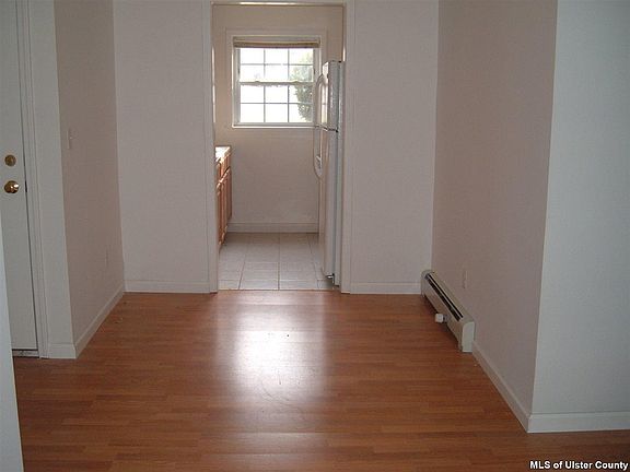 4th image of 161 Huguenot St