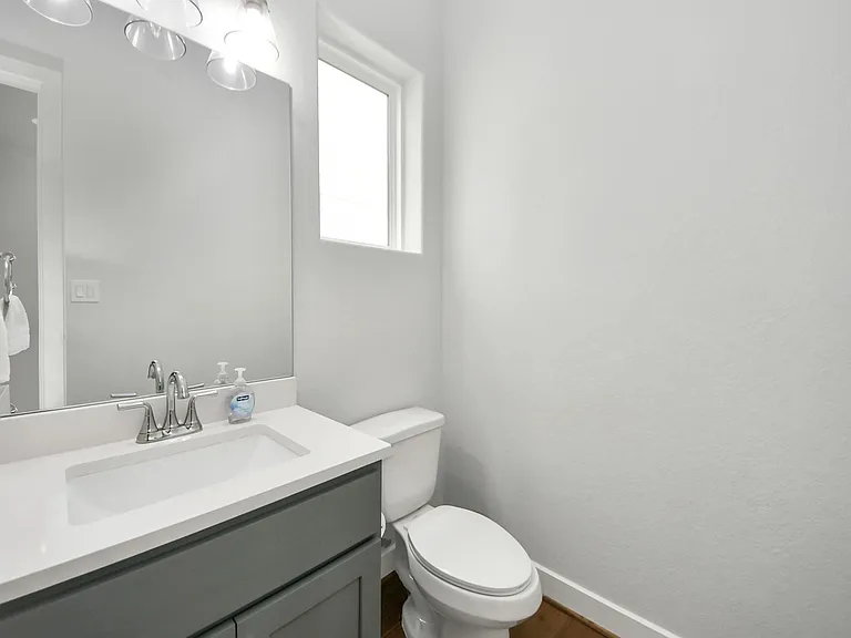 1223 W 16th St #B — Photo 14