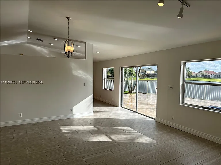 9841 Ridgecreek Rd — Photo 6