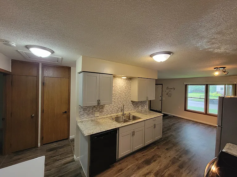 708 Marshall Ave — Photo 15