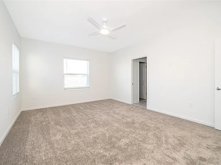 2790 Armstrong Ave — Photo 8