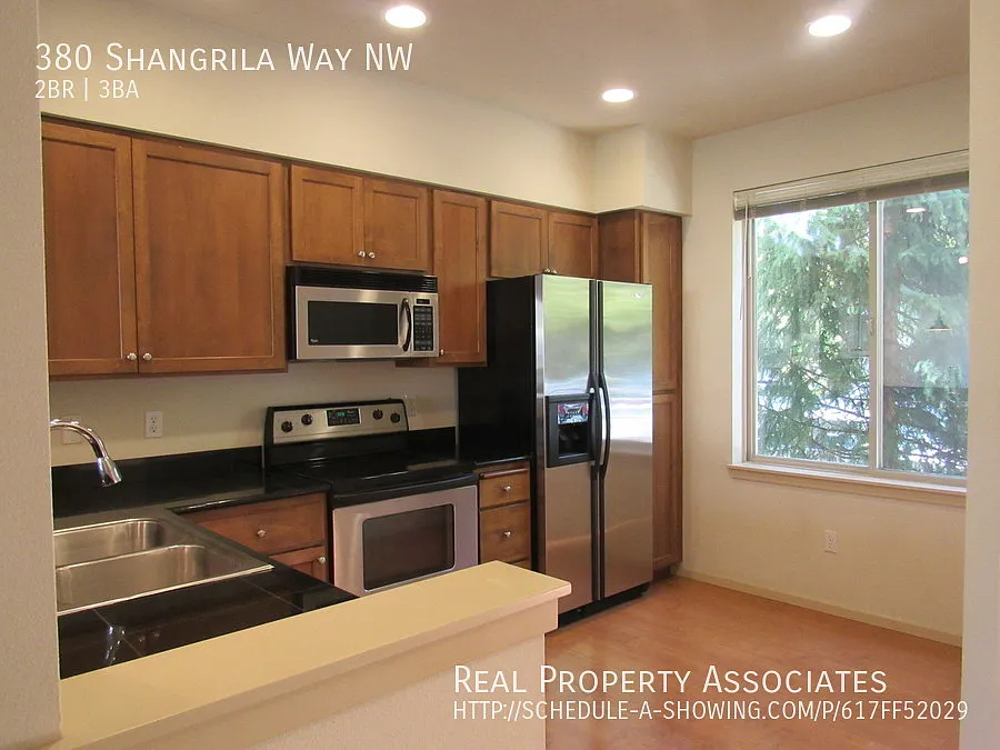 Issaquah Townhome For Rent w/ Garage — Photo 3