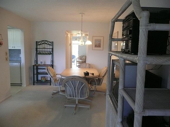 5th image of 34 Farnham Cres