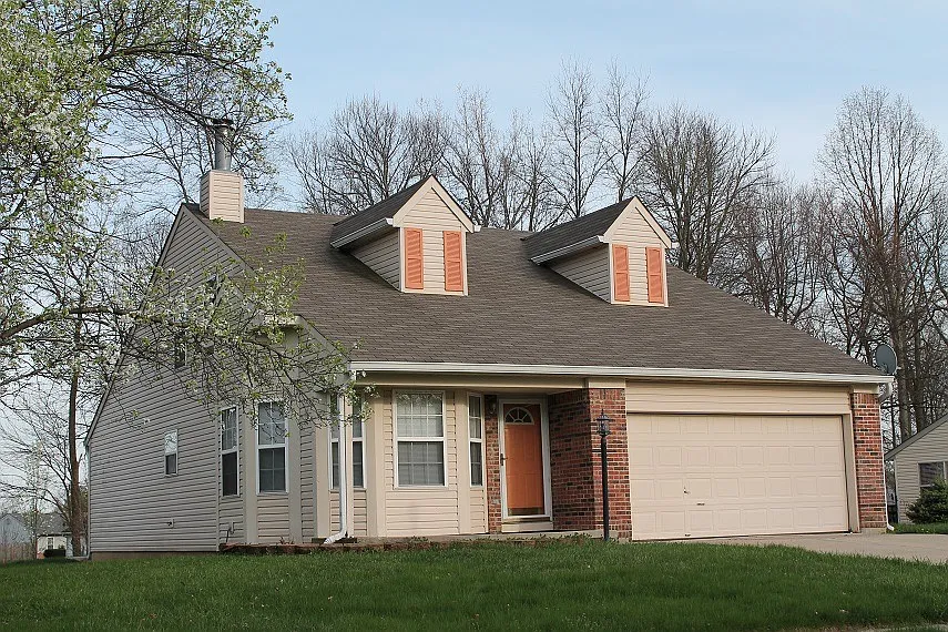 6807 Equestrian Ln photo 1